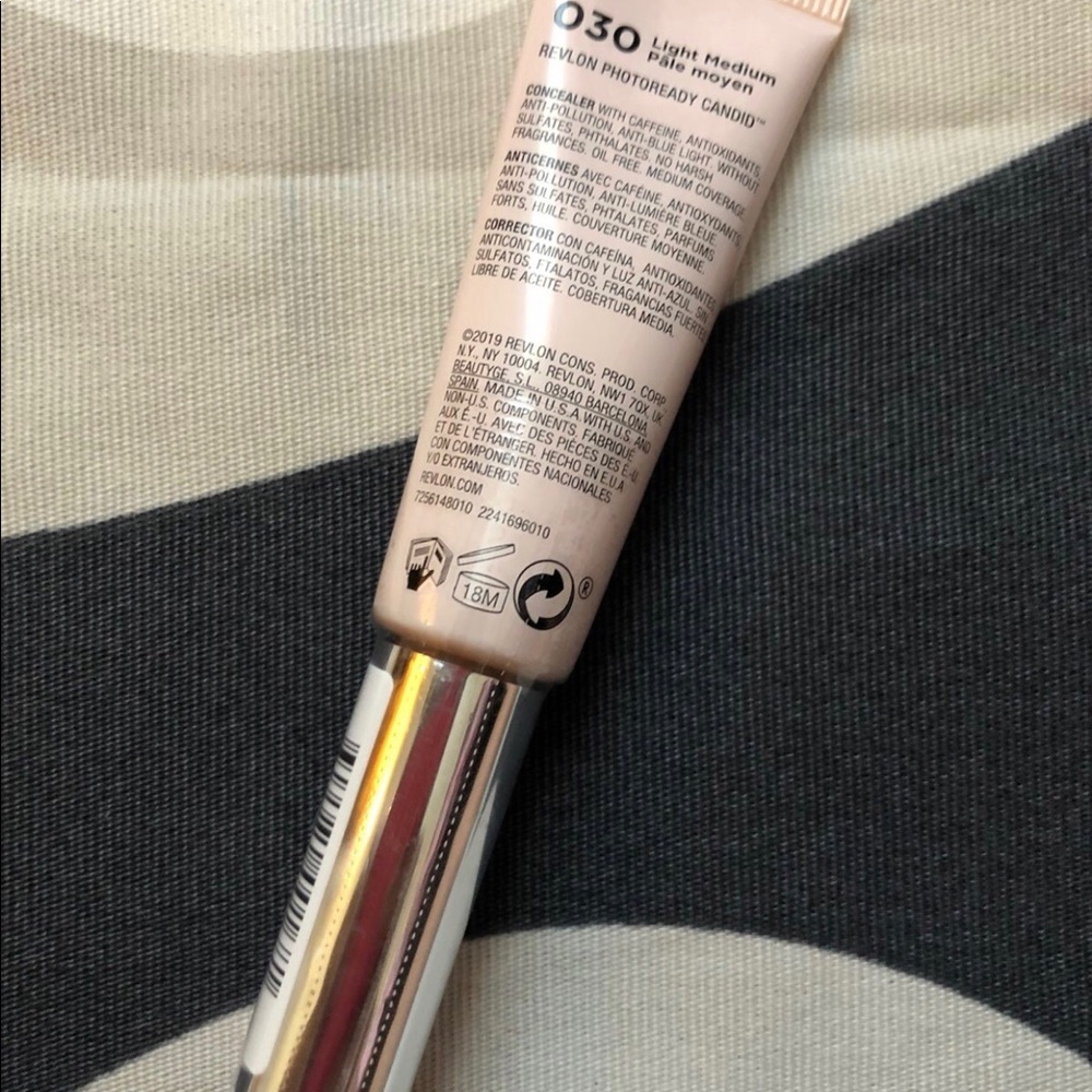 Revlon concealer - Picture 2 of 2